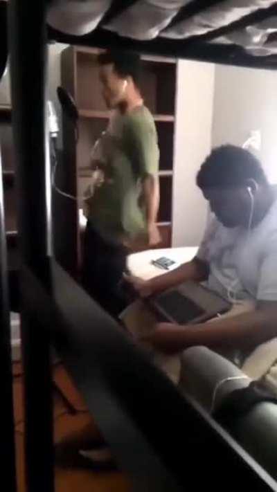 Does anyone know what mic was used in this video?