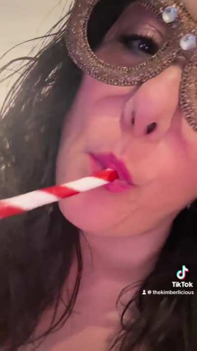 MILF love a good candy cane 💕