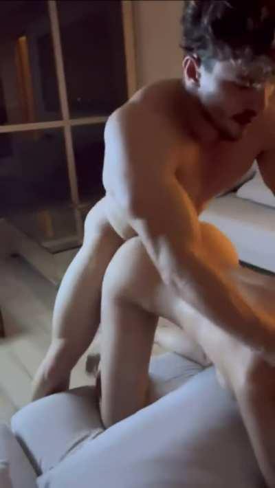 This is so fuckin incredible. Anyone know the girl's name or sauce?