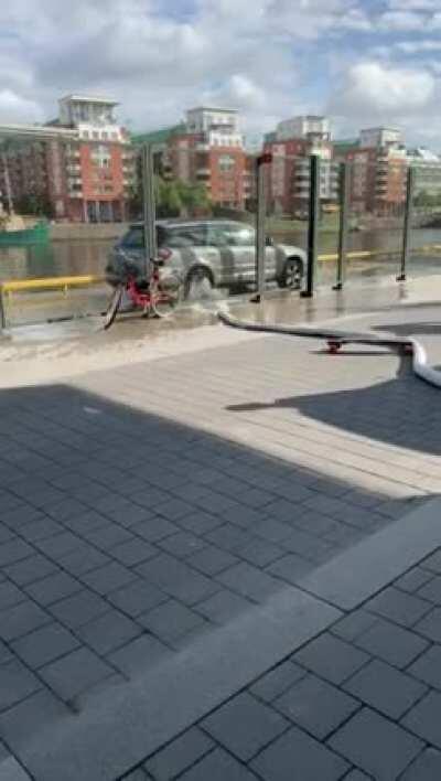 Cartoon physics be like