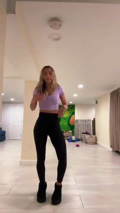 she is so fucking hott