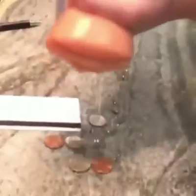 lugar estranho para guardar o dinheiro