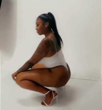 She bout to kill a nigga 😵