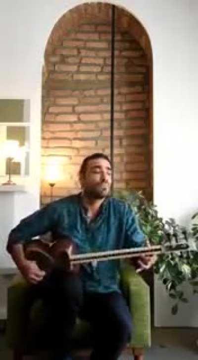 A guy rocking the tar