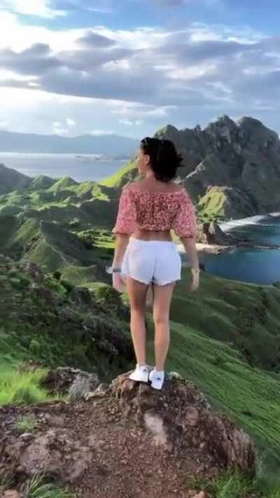 Hiking views from Pradar Island in Indonesia