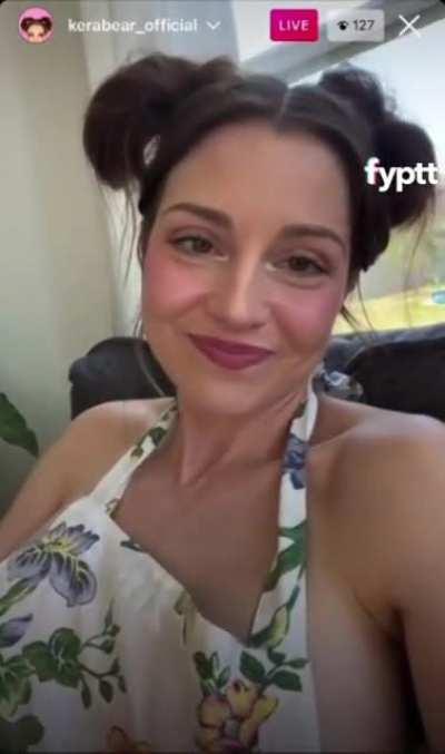 Thots just want to give their viewers some nice live flashes on Friday (watch till end)