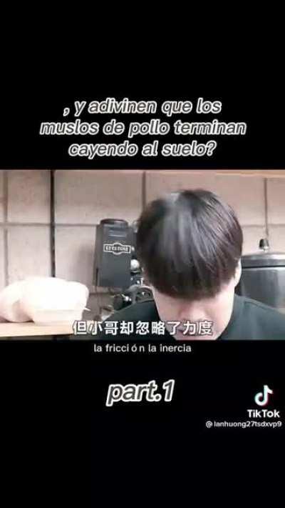 Atrapando el muslo de pollo antes que se caiga