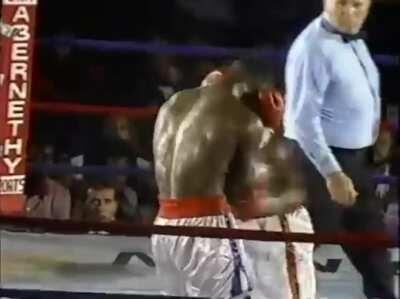 Qawi evading Holyfield's punches