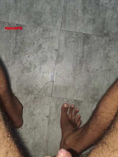 Is it raining?lemme know in my dm