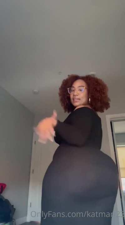 She’s back 🔥🔥🔥 fine ass in black dress