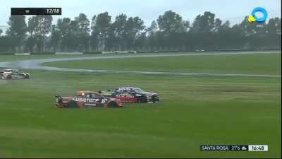 Crazy finish in the Argentina TC Pick Up. as heavy rain starts pouring down in the final laps the drivers attempt to finish the race in slick tires