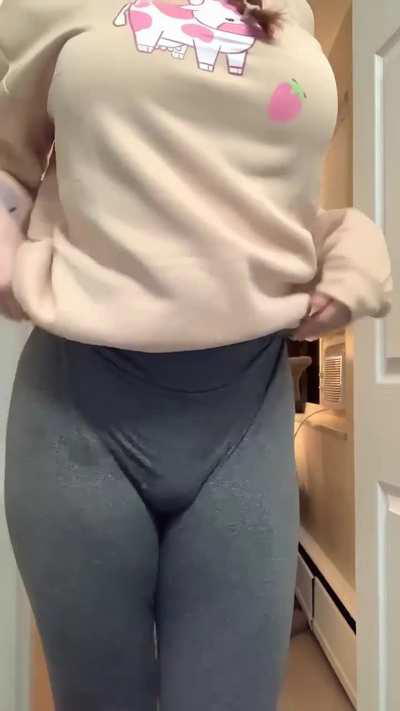 Sniff my panties or nah 🍑 