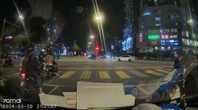 red light runner gets t-boned