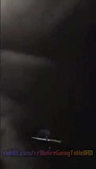 Moderatoare arestata dupa ce si-a cotonogit copilul in public