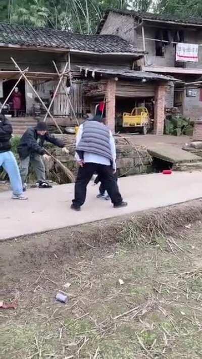 DaNcInG lEgEnD aNnIHiLaTeS ChAlLeNgErS iN dAnCe-OfF