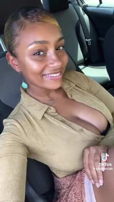 She feelin' herself lol (@planterriah)