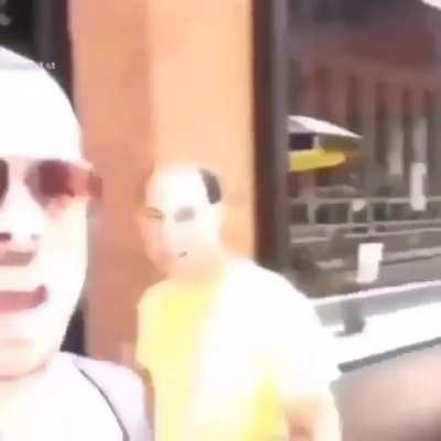 Yankee interfiere en el camino de argentino *contenido explícito*