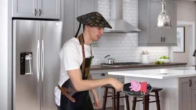 Lakko tekemässä mitä se yleensä tekee