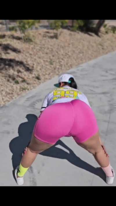 Red Rose Got Dumb Thicc On Us 🤤🍑🐐