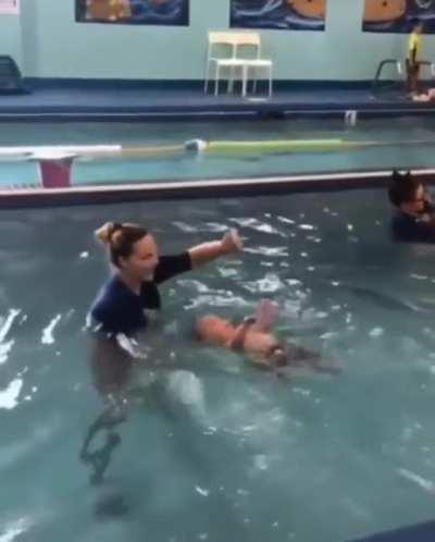 sadiSTIc womAn tryING to droWn her stepCHilD