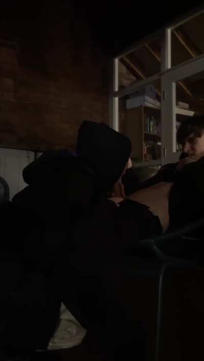 I love to suck my straight friends while they smoke 🖤 