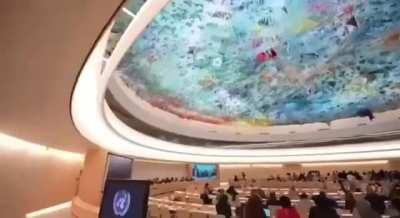 UN diplomats turn their backs to the US ambassador after US vetoes ceasefire