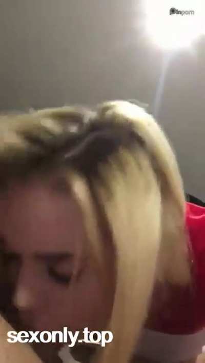 Hot Blonde Deepthroat