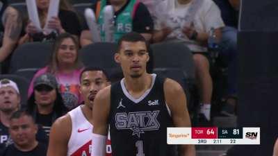 [Highlight] Wembanyama with his 5th block of the night