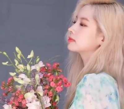 200716 - Flower girl Dahyun