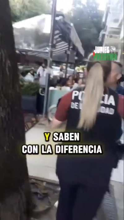 Jóvenes del grupo “Judíes x Palestina” se cruzaron con un sujeto en una cafetería de CABA