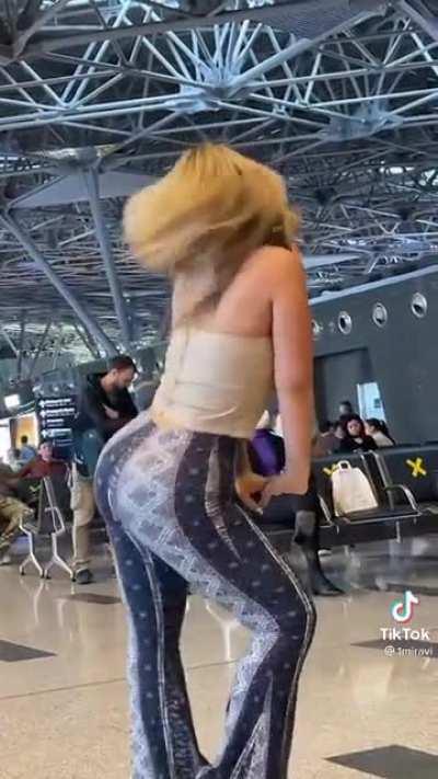 Soft & Jiggly No.459 😍🍑