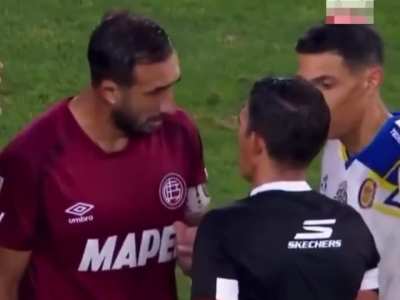 Di Maria walking over and hitting the refree with the 