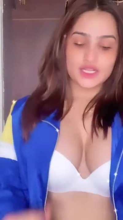 Perfect look👀.🥭