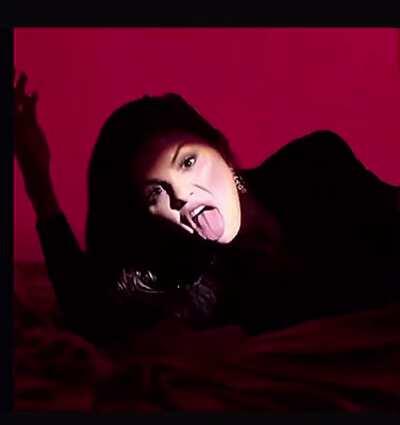 Hot cow. It’s like she has a lizard coming out of there..