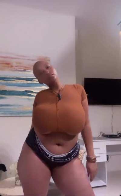 Way too sexy!!! ❤️