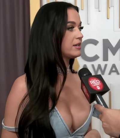 Cleavage at CMA Awards 2022