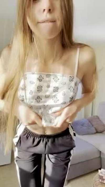 Say hi if you'd let this athletic body park on your face