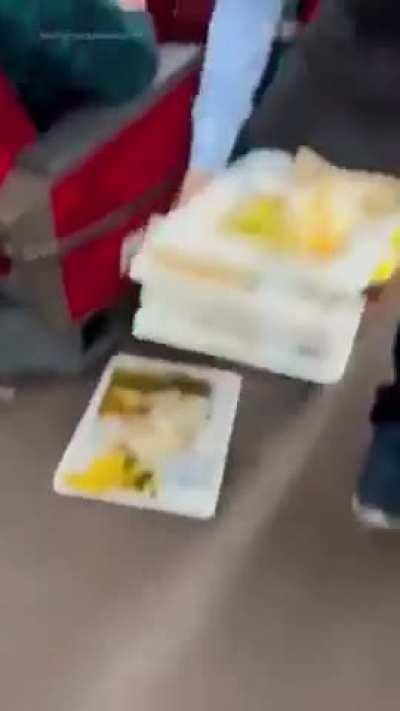 A video of the Vande Bharat train is going viral. In which passengers are seen complaining about stale food. Not only this, the passengers also appealed to the employees to take the food back