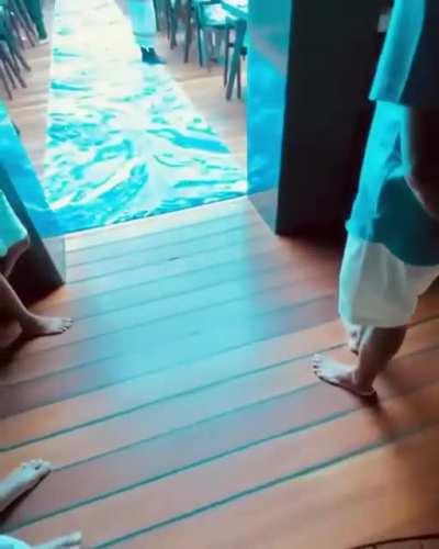 Um restaurante embaixo do mar