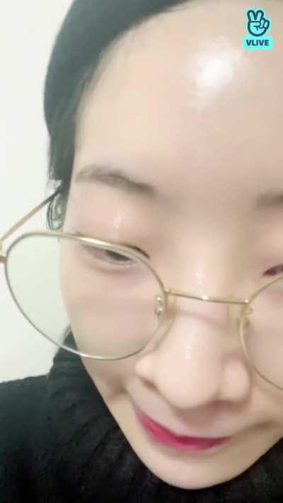 Dahyun bleps and lipbites (220102)