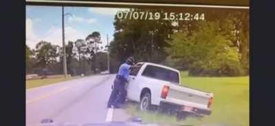 State Trooper prevents vehicle from fleeing with his bare hands