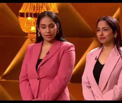 AMAN SAYING AAP QUESTIONS PUCHO MAI KHANE MAI DHYAN DETA HU!!