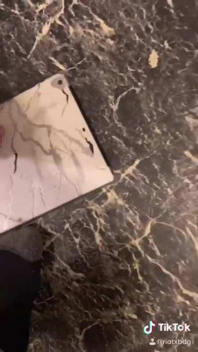 Omg it’s cracked 😳😳😳