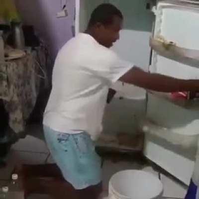 Ajuda a lava a geladeira ai