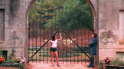 2001 Maniacs (2005): girl tied up and killed by horses