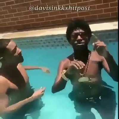 Mais um hit do DJ azeitona só se liga abeia