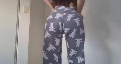 I cant sleep because my tummy is so full of farts