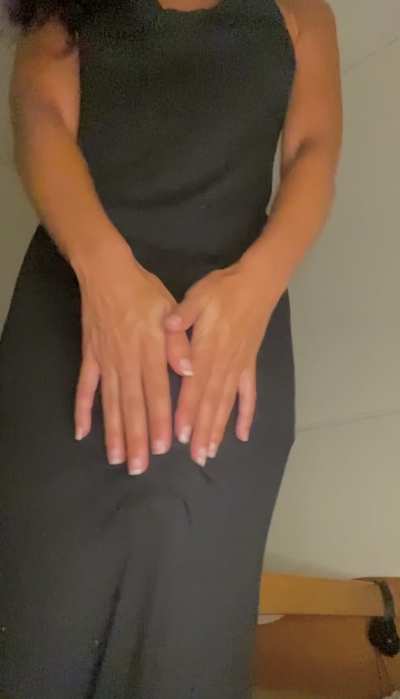 I'm ready to receive you at home.. when I hug you you'll feel my huge dick, will you stay to try?