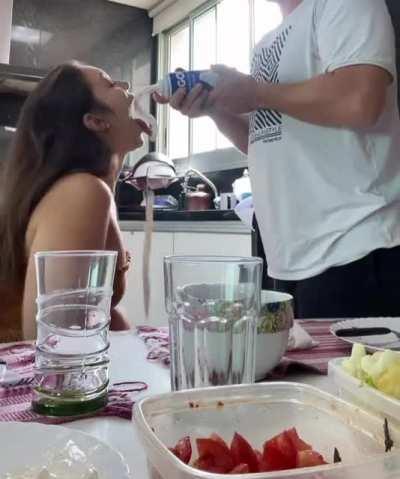 além de cavala, gostosa, é MUITO safada. Algum grupo pra ela?