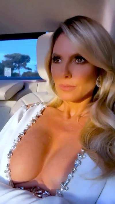 Cleavage on display IG may 2024